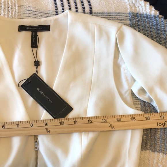 NWT BCBG Maxazria Womens Peplum Top Sz XS Off White Cut outs Zip Up Casual Flaw - Picture 7 of 8